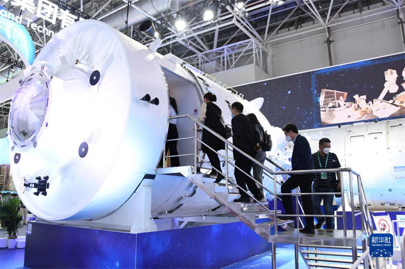 Módulo expositor 1:1 da esta??o espacial chinesa estreia no Airshow China