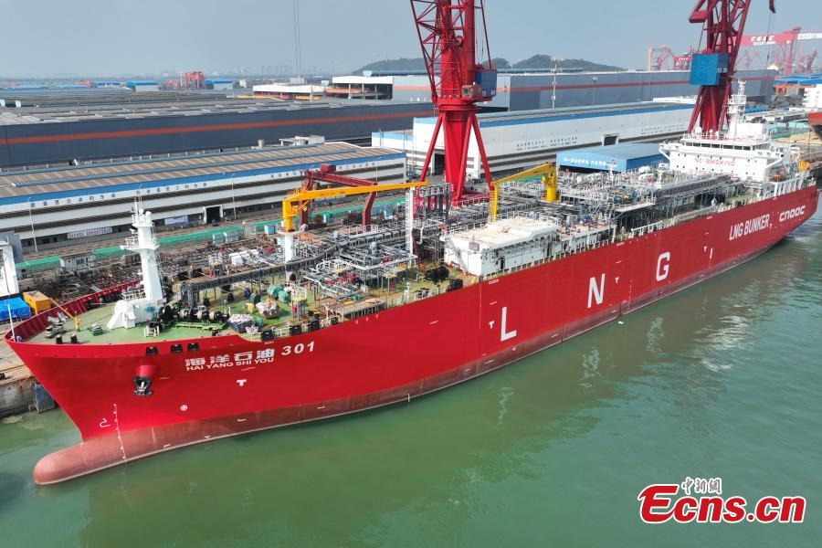 China: primeiro navio de reabastecimento de GNL é colocado em opera??o