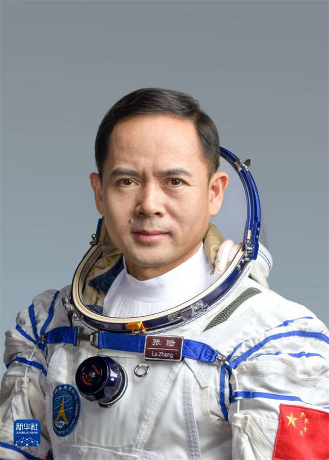 China lan?a espa?onave da miss?o Shenzhou-15