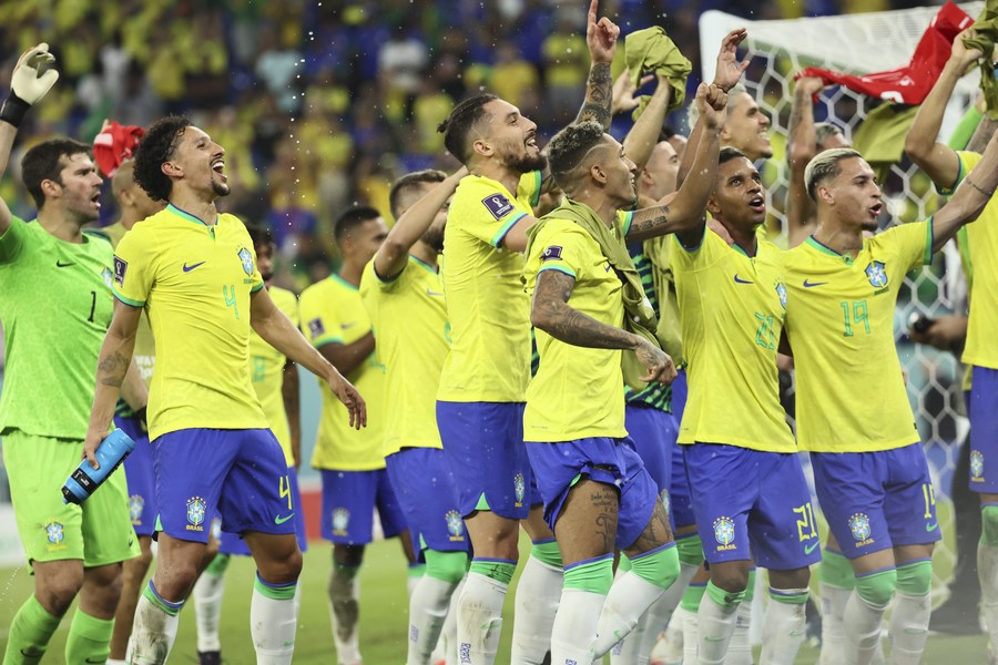 Copa do Mundo: Brasil vence Suí?a e garante vaga nas oitavas de final