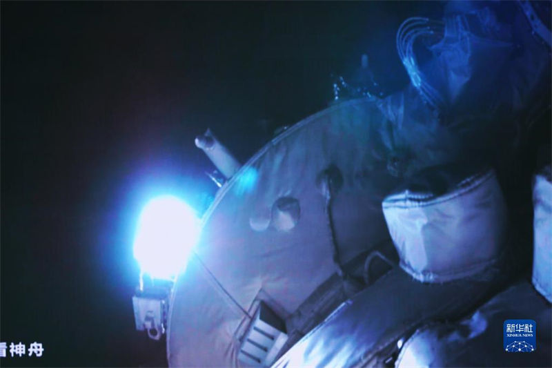 Nave espacial tripulada chinesa Shenzhou-15 atraca à combina??o da esta??o espacial