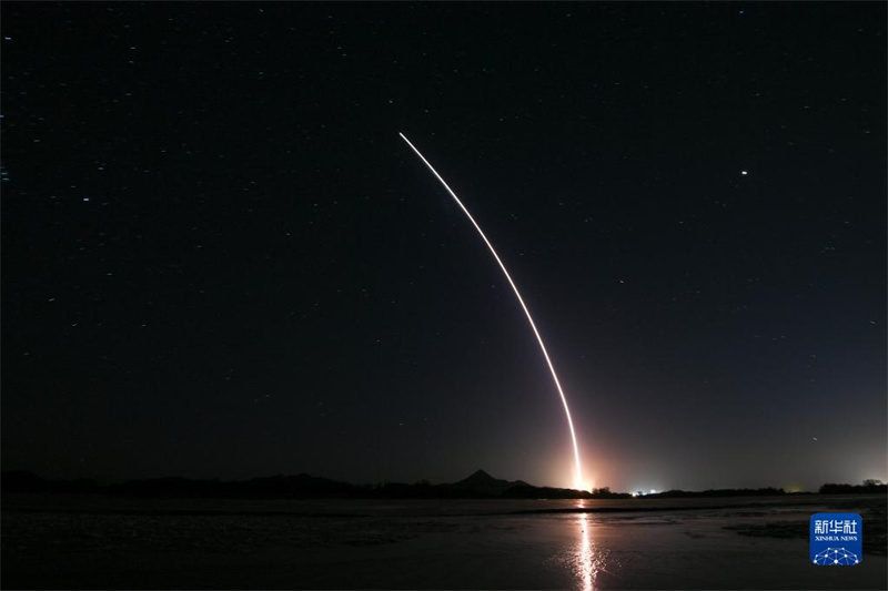 China lan?a nave espacial tripulada Shenzhou-15