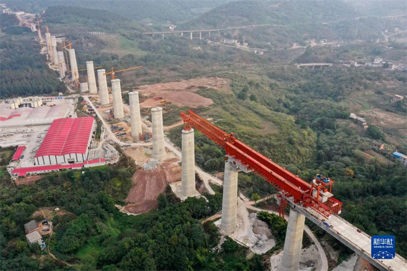 Constru??o de ferrovia de alta velocidade Chongqing-Kunming está em andamento