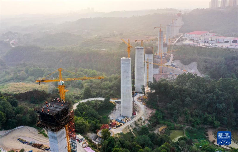 Constru??o de ferrovia de alta velocidade Chongqing-Kunming está em andamento
