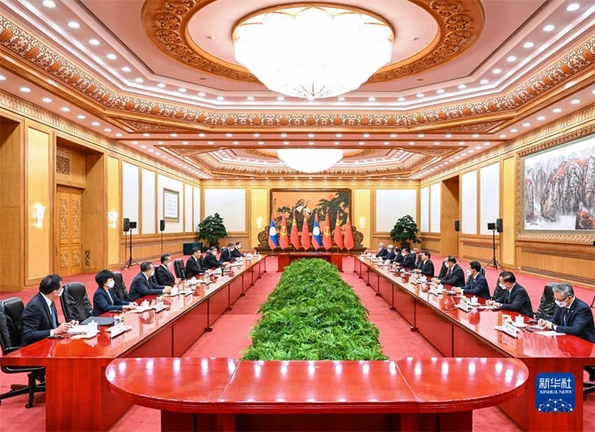 Xi Jinping realiza conversa??es com presidente do Laos