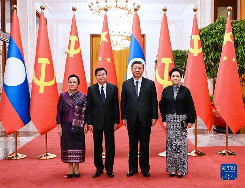 Xi Jinping realiza conversa??es com presidente do Laos