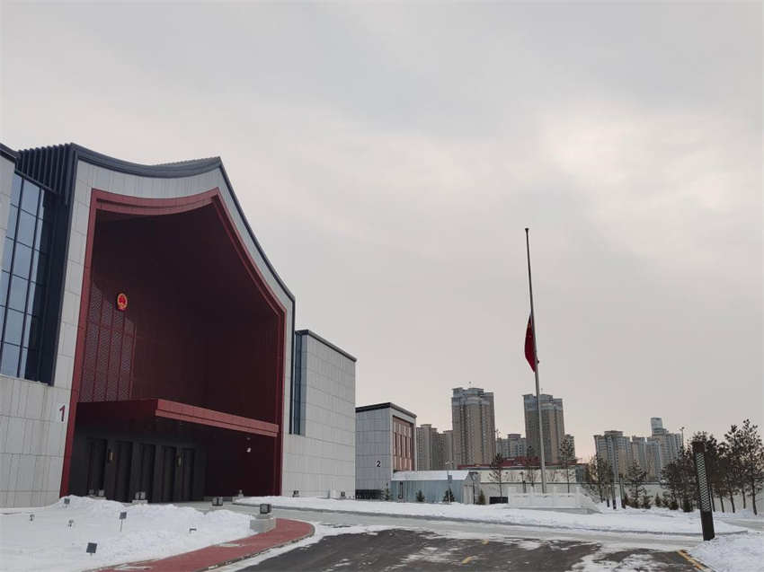 Embaixadas e institui??es diplomáticas da China no exterior assinalam luto por Jiang Zemin