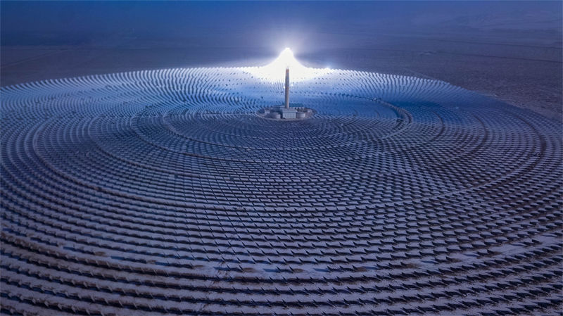 Dunhuang: esta??o de energia fotovoltaica recebe queda de neve