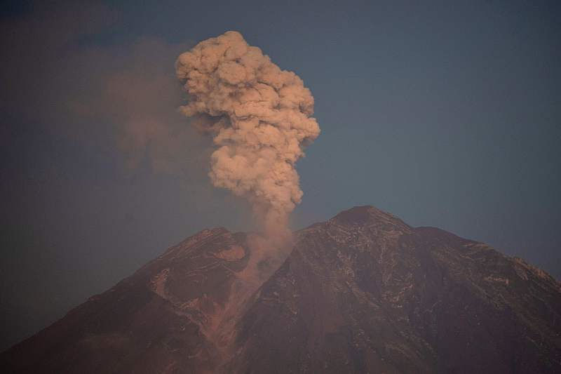 Indonésia: vulc?o Semeru explode violentamente