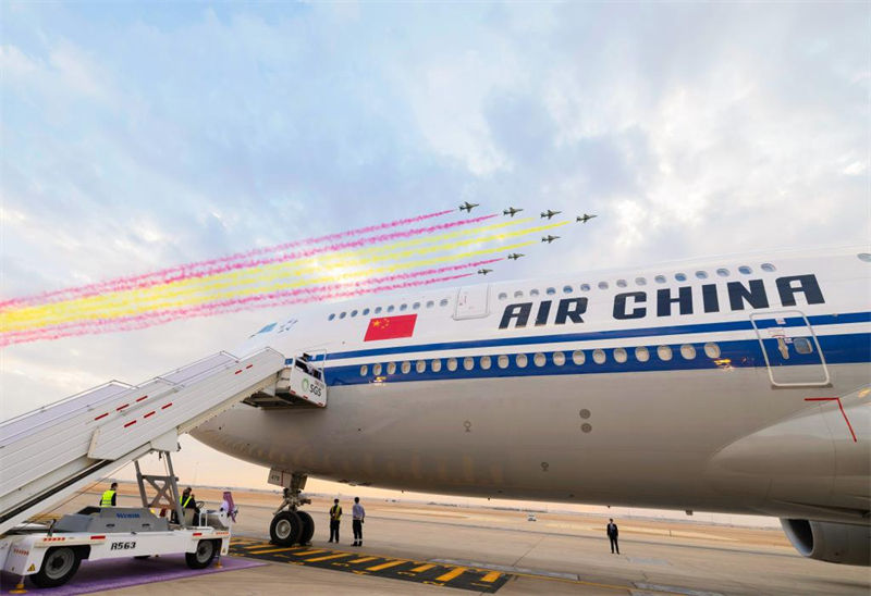 Xi Jinping chega a Riad para Cúpula China-Estados árabes, cúpula China-CCG e visita de Estado