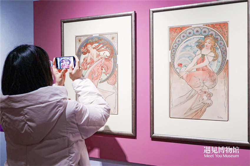 Obras de Alphonse Mucha s?o exibidas em Shanghai