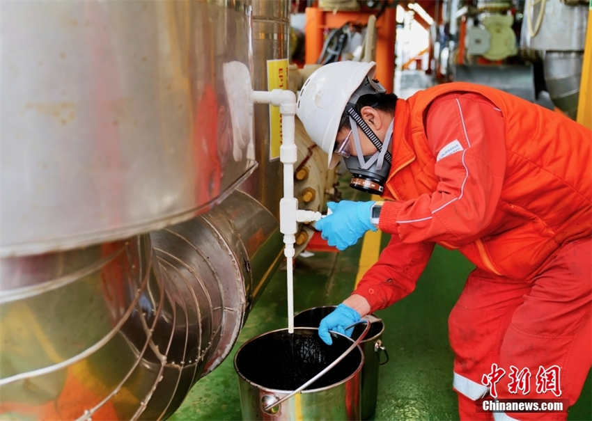 Maior plataforma offshore de produ??o de petróleo da ásia entra em opera??o