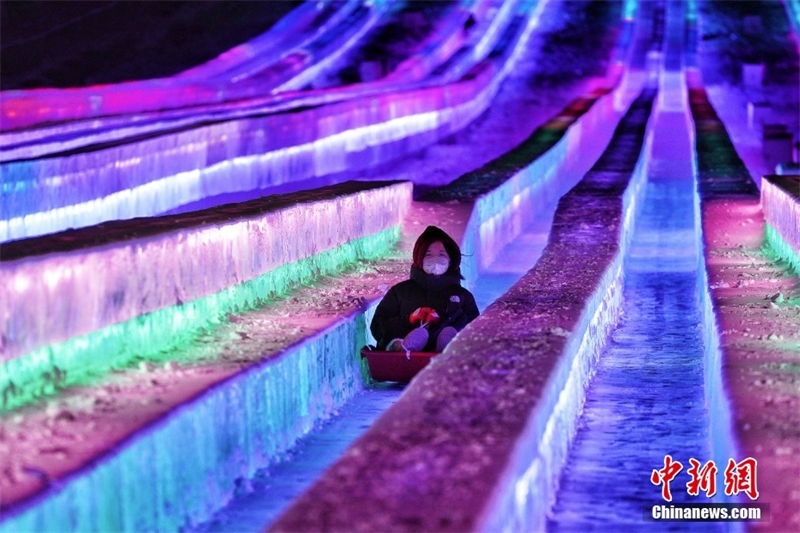 24o Mundo de Gelo e Neve de Harbin está aberto ao público