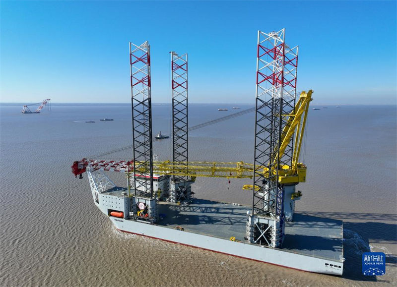 Navio de instala??o de turbinas eólicas é entregue oficialmente