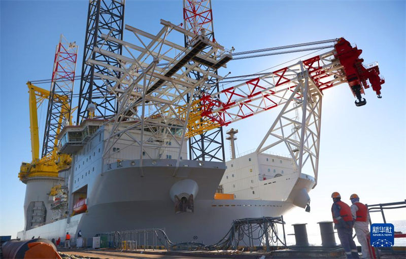 Navio de instala??o de turbinas eólicas é entregue oficialmente