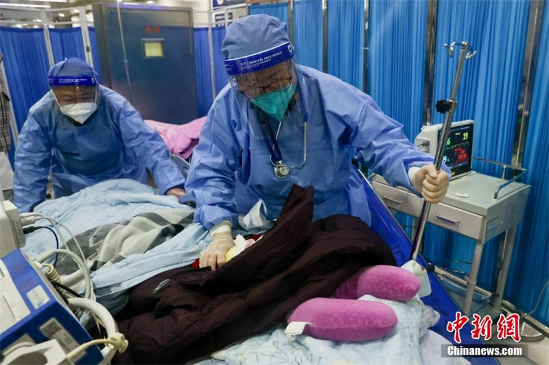 Hospitais de Beijing se esfor?am para garantir tratamento