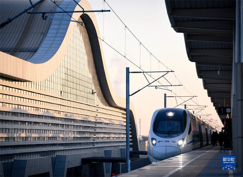Nova ferrovia de alta velocidade entra em opera??o no noroeste da China