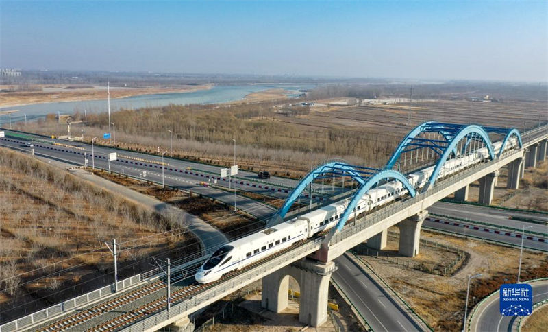Nova ferrovia de alta velocidade entra em opera??o no noroeste da China