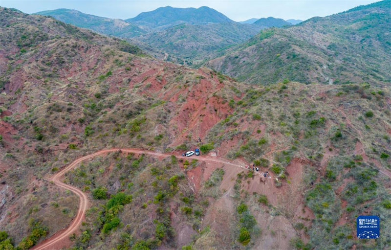 Yunnan: trabalho de escava??o de 9 novos sítios de fósseis de dinossauros é iniciado