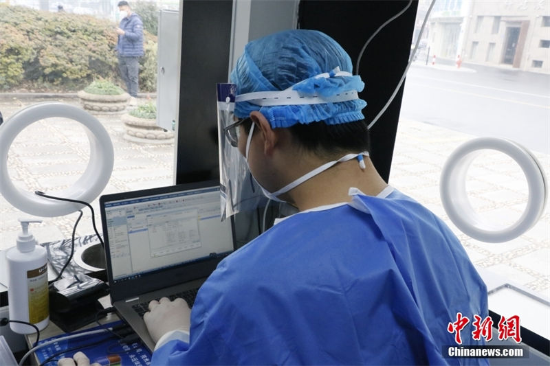 Zhejiang: cabines de tratamento da febre permitem servi?o de atendimento médico em 10 minutos