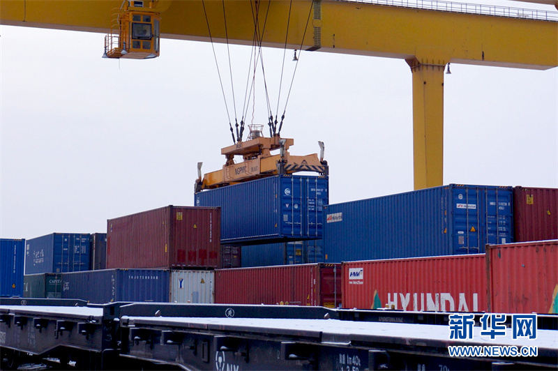 Porto fronteiri?o em Xinjiang lida com mais de 7.000 trens de carga China-Europa em 2022