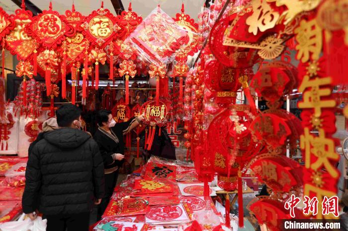 Ornamentos para Ano Novo Chinês s?o populares entre consumidores de Shandong