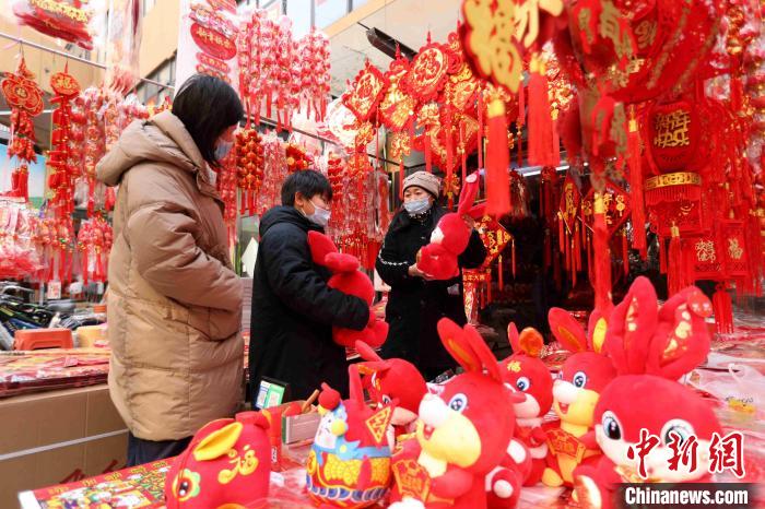 Ornamentos para Ano Novo Chinês s?o populares entre consumidores de Shandong