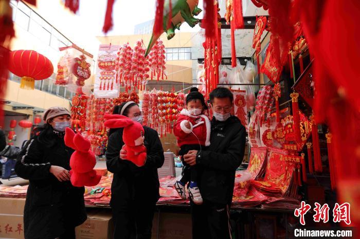 Ornamentos para Ano Novo Chinês s?o populares entre consumidores de Shandong