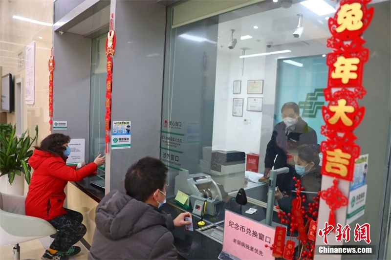 China emite moedas comemorativas em celebra??o ao Ano do Coelho