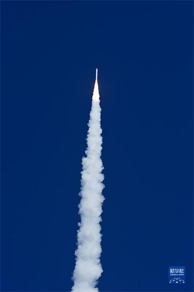 Foguete comercial chinês lan?a cinco satélites