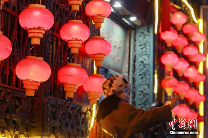 China: atmosfera festival é cada vez mais forte com aproxima??o do Ano Novo Chinês