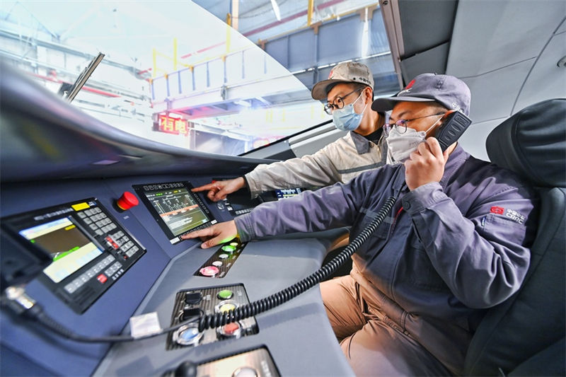 Conjunto de trem-bala inteligente Fuxing realiza viagem inédita para regi?es alpinas