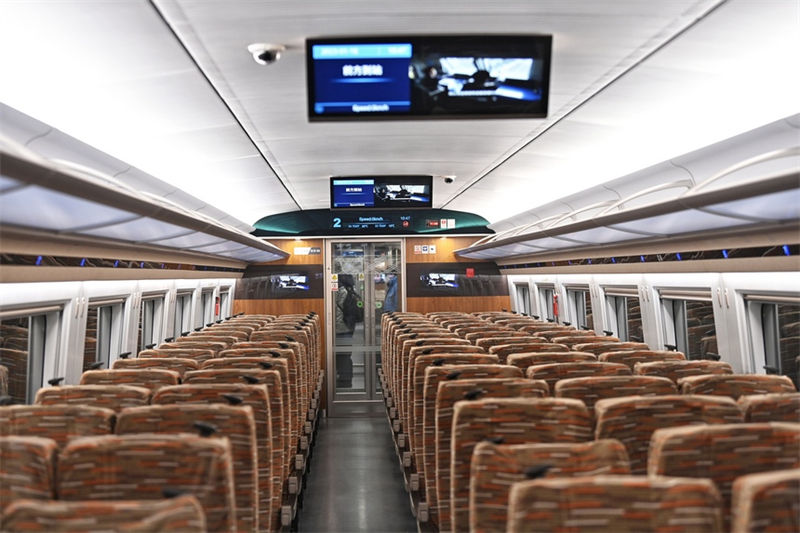 Conjunto de trem-bala inteligente Fuxing realiza viagem inédita para regi?es alpinas