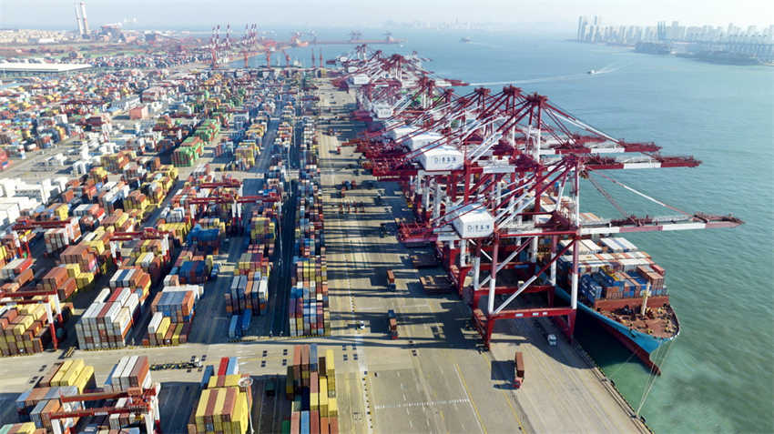 Porto de Qingdao agiliza opera??es para responder à demanda