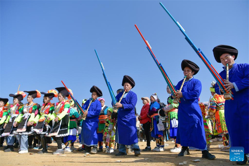 Povo Miao participa de atividade de dan?a tradicional em Guizhou, sudoeste da China
