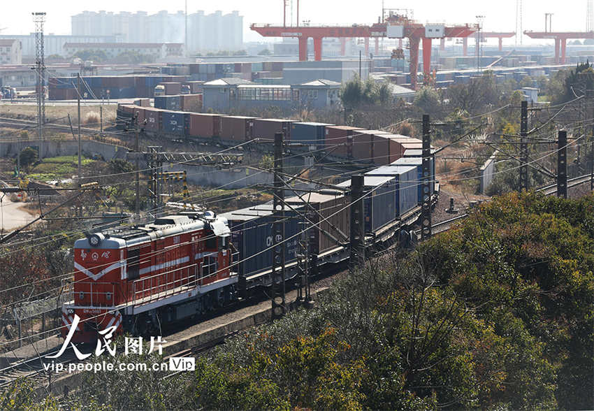 Yiwu: linha ferroviária China-Europa registra aumento de circula??o de 172.1%
