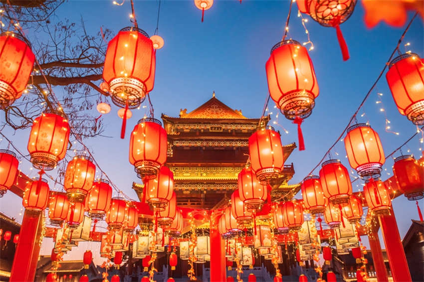 Galeria: cidade de Rizhao decorada para receber Festival das Lanternas