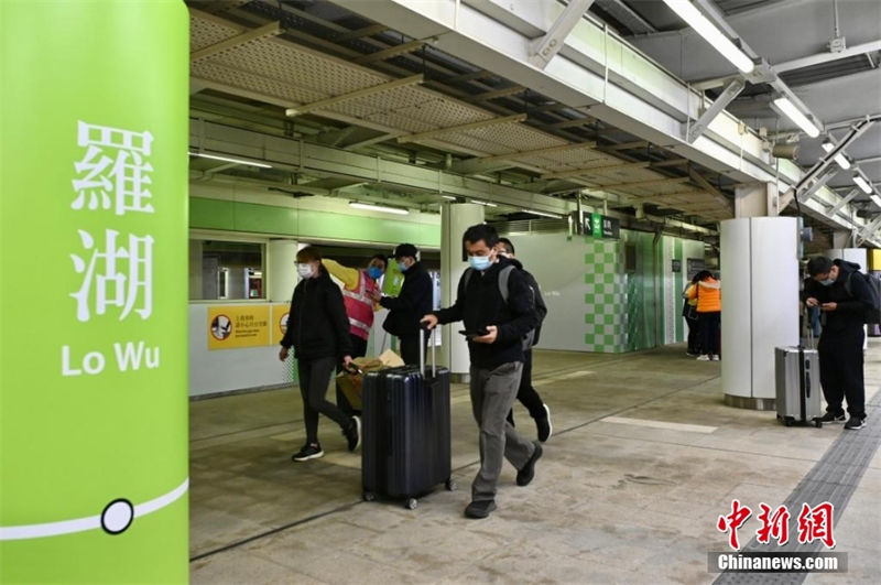 Fronteira entre Hong Kong e parte continental da China reabre totalmente