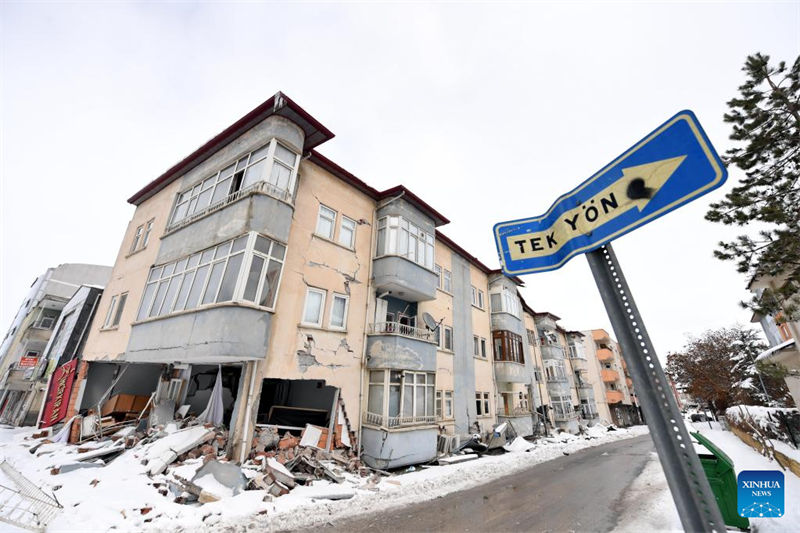 Mortes na Turquia e Síria excedem 6.000 com apelos crescentes para que as san??es dos EUA à Síria sejam suspensas