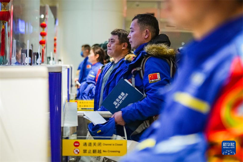 Equipe de resgate Blue Sky Rescue parte para Turquia