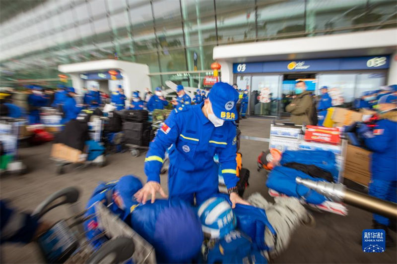 Equipe de resgate Blue Sky Rescue parte para Turquia