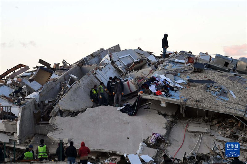 Passam de 21 mil os mortos por terremotos em Turquia e Síria