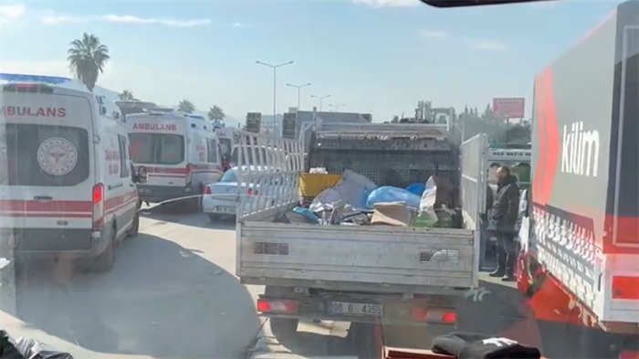 Diário de resgate: aplausos da equipe de resgate turca d?o animo e esperan?a