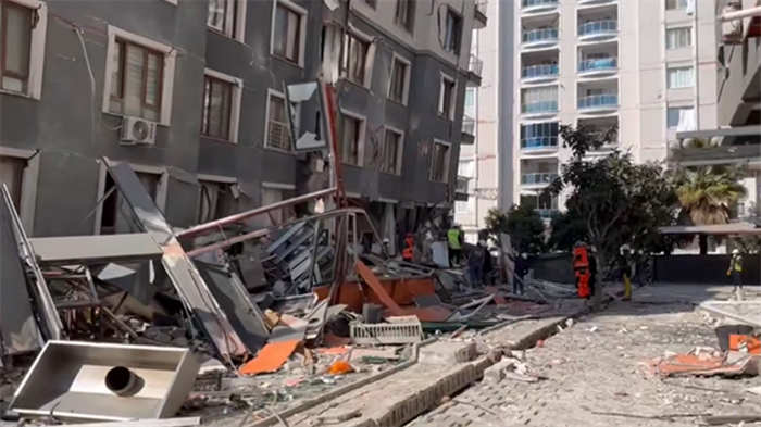 Diário de resgate: aplausos da equipe de resgate turca d?o animo e esperan?a