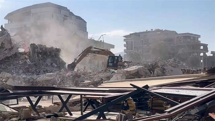 Diário de resgate: aplausos da equipe de resgate turca d?o animo e esperan?a