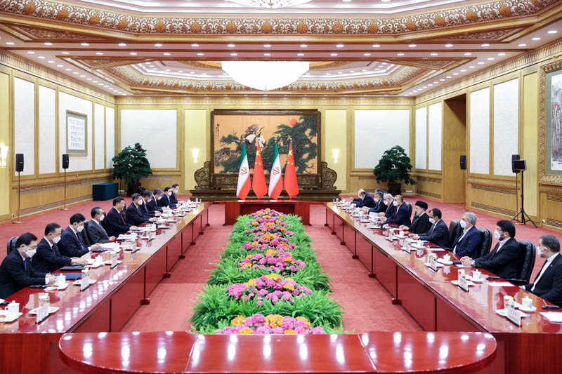 Xi Jinping conversa com presidente iraniano Ebrahim Raisi