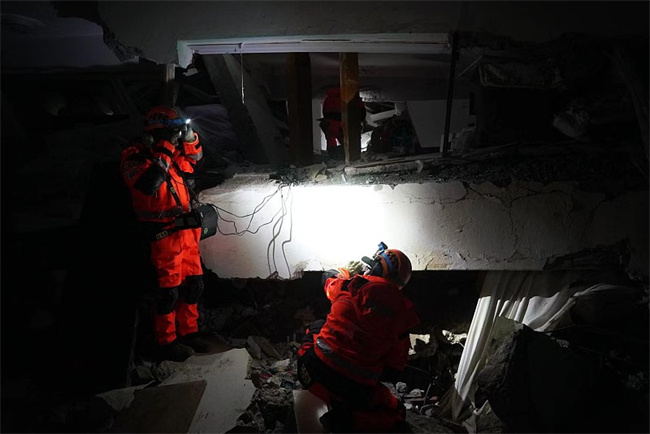 For?as de resgate chinesas salvam mais de 20 sobreviventes na Turquia