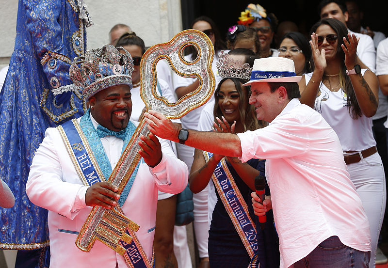 Carnaval do Rio come?a no Brasil