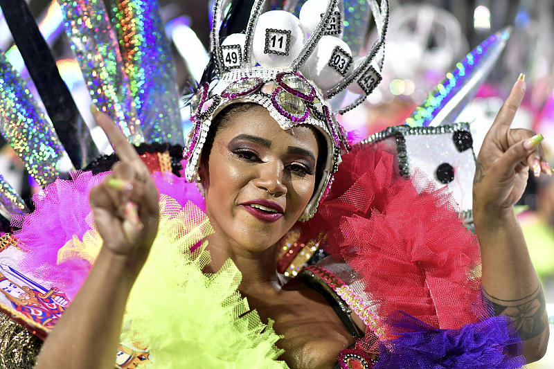 Carnaval do Rio come?a no Brasil
