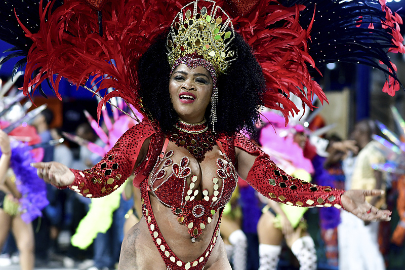 Carnaval do Rio come?a no Brasil